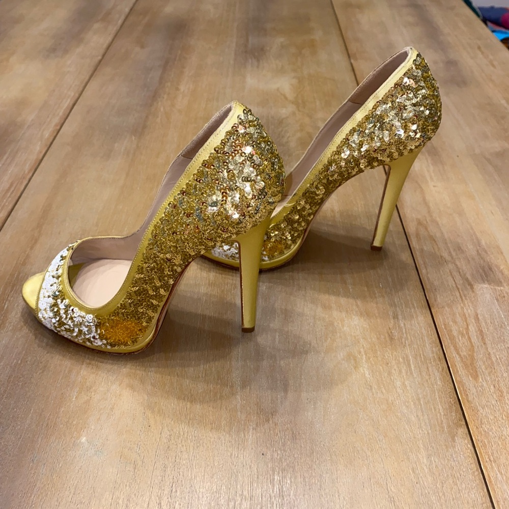 Oscar de la Renta Yellow Sequin Lace Peep-Toe Pumps - Picture 4 of 6